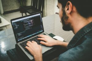 Nowoczesne metody płatności: jak rośnie popularność płatności online i mobilnych?